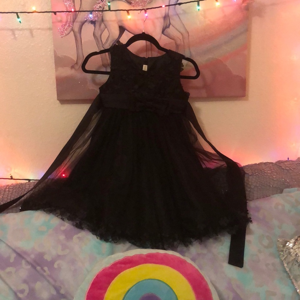 It’s a black lace dress that is in great form